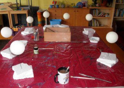 Atelierraum mit Bastelmaterialien